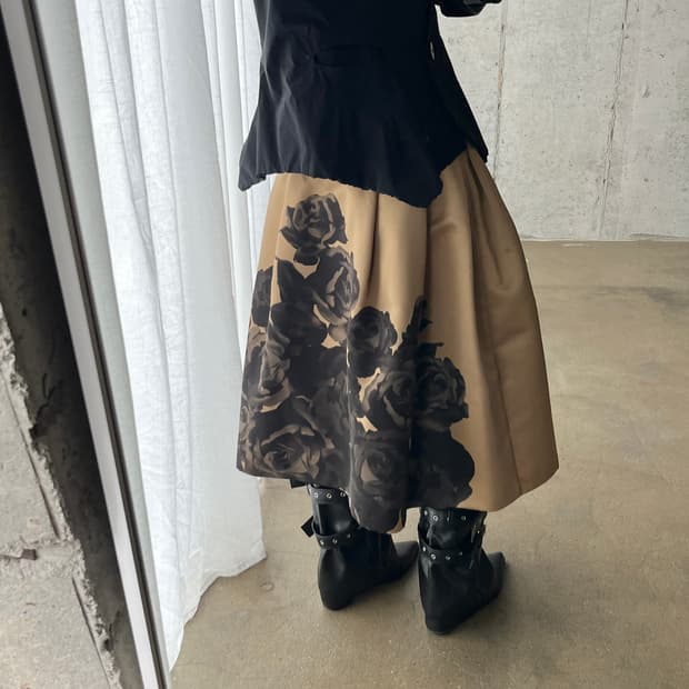 Dama Collecition 블랙 로즈 스커트 