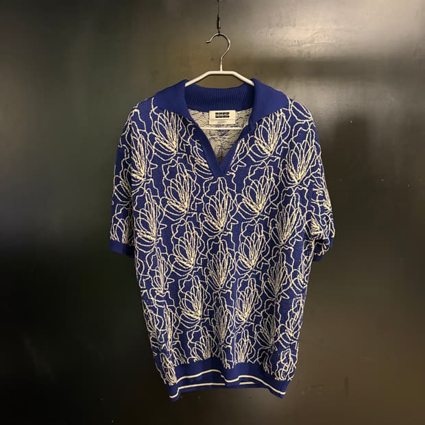 잉크 플라워 패턴 반팔 니트