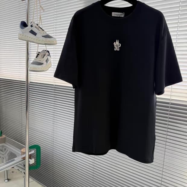 [몽클;레어] 새상품 / 반팔 / 약 105 사이즈