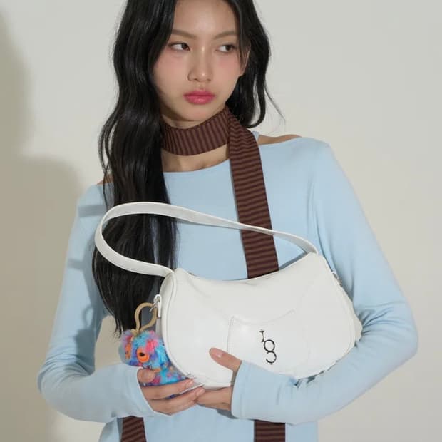 일리고 시그니처 백 화이트