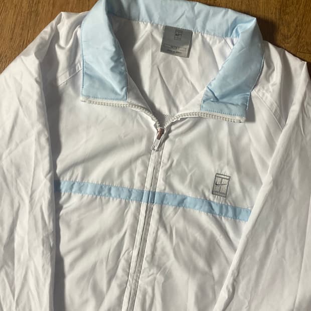 (매물없음)나이키 화이트 하늘 소라 바람막이 m