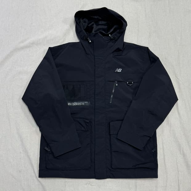 뉴발란스 대장급 에센셜 바람막이 105