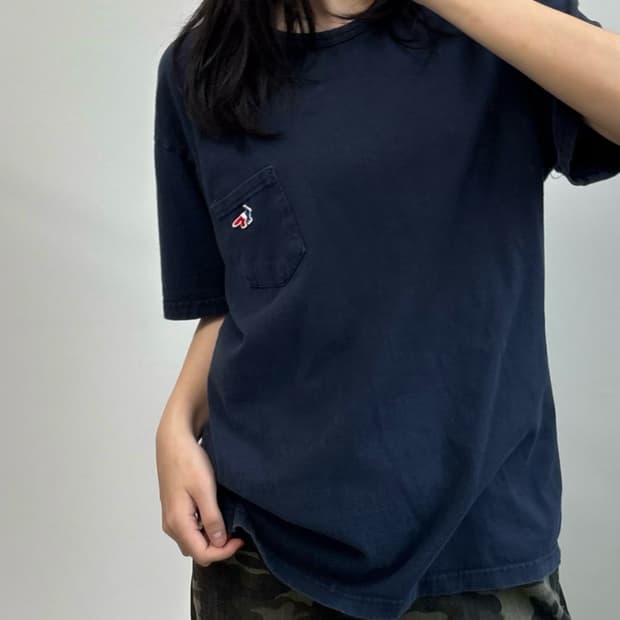 메종키츠네 포켓 네이비 반팔 티셔츠