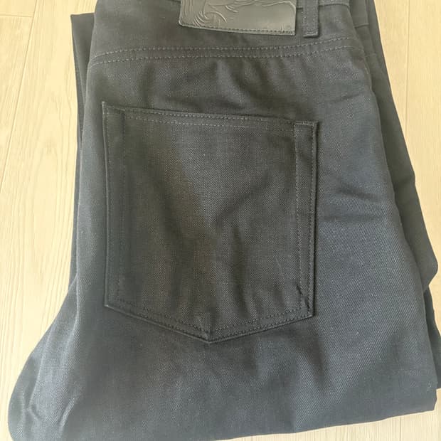 Naked&Famous 스트롱가이 솔리드 블랙 데님 팬츠