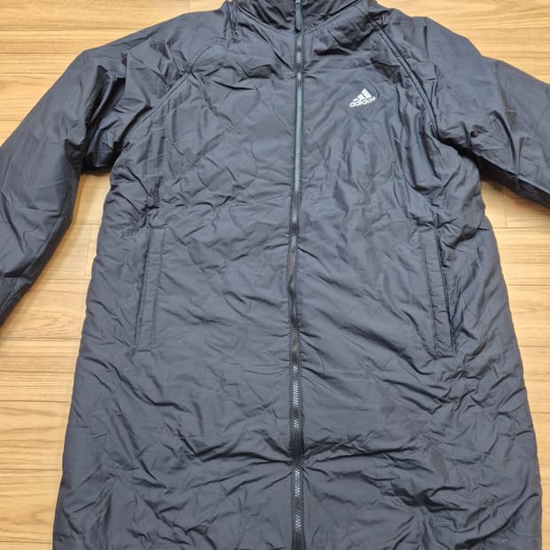 아디다스 양면 롱 코트 XL사이즈 판매합니다. 겉감은 블랙 색상이고, 안
