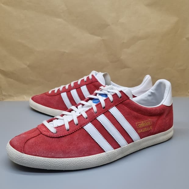 아디다스 가젤 레드 스니커즈 270