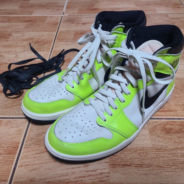 나이키 조던1 하이 형광 볼트 265