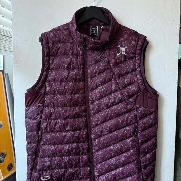 오클리 스컬 블리드 다운 베스트