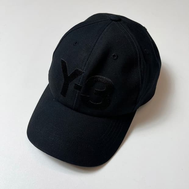 아디다스 Y-3 로고 베이스 볼캡 Q1322
