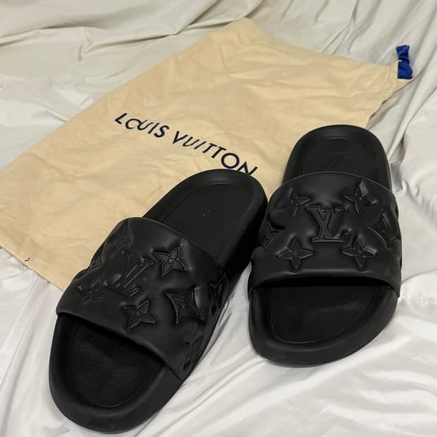 루이비통 워터프런트 뮬 샌들