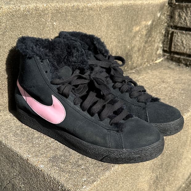 NIKE black fur suede boots