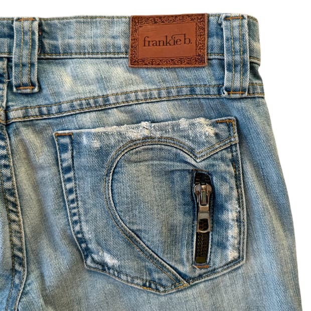 frankie b. 로우라이즈 하트포켓 디테일 Y2K 슬림핏 진
