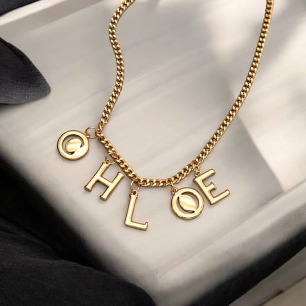 끌로에 Chloe 레터링 목걸이