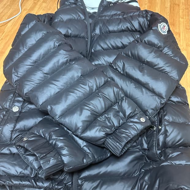 몽클레어 후드패딩