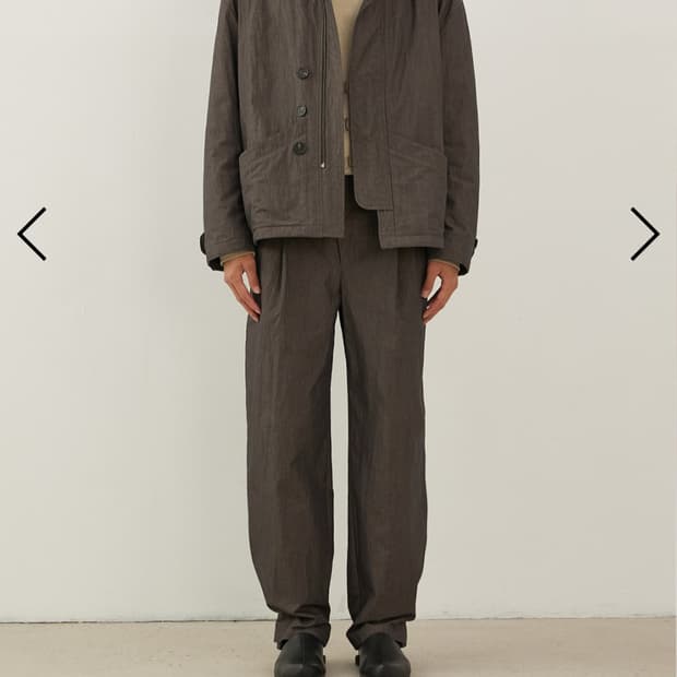 나아나나 Curved Line Cropped Jumper 챠콜 2사이즈