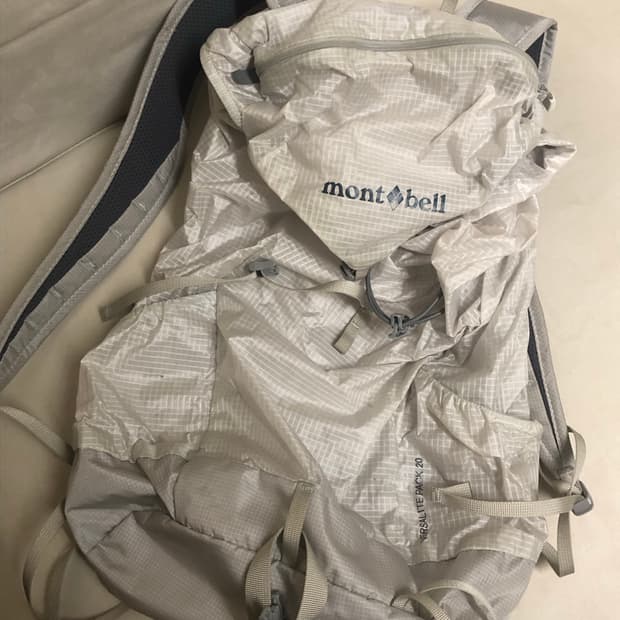 몽벨 버사라이트 백팩 20L 그레이