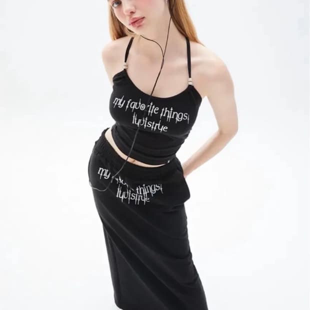 러브이즈트루 블랙 크롭 스커트 셋업