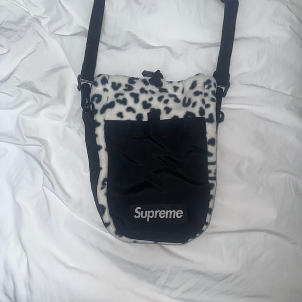 슈프림 폴라텍 슬링백 레오파드 - 24FW