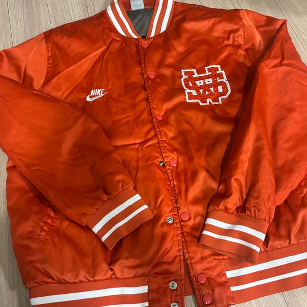 나이키 오렌지 바시티 110