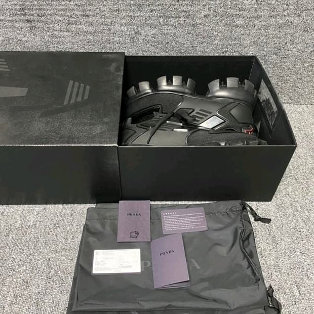 프라다 스니커즈 