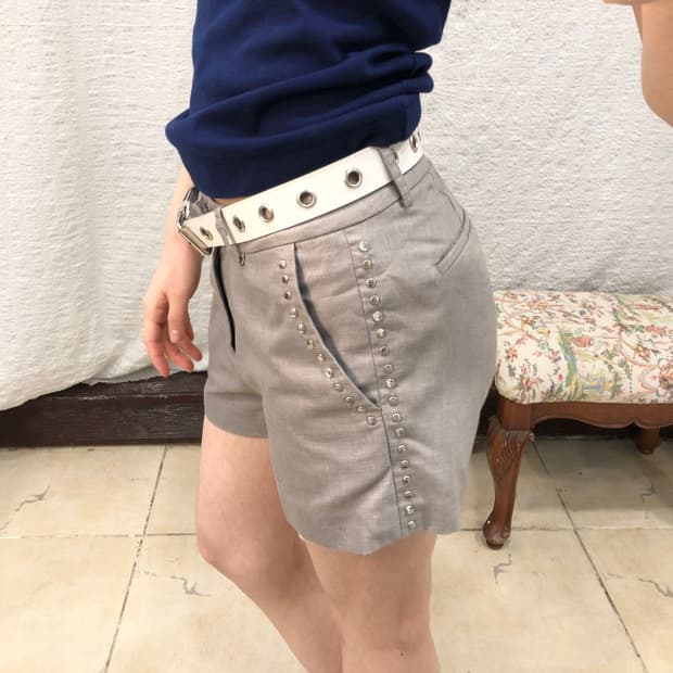 Chic stud grey short pants