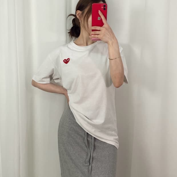 꼼데가르송 화이트 레드와펜 T