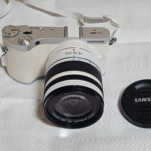 삼성 NX300M 미러리스 카메라