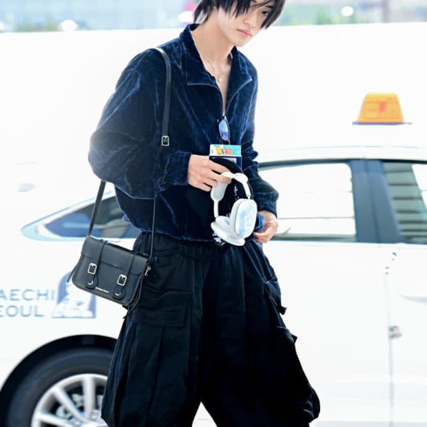 [라이즈 원빈 착용] 닥터마틴 미니 사첼백 7인치