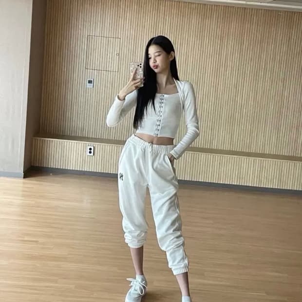 [장원영, 조이, 미연 착용] Hook square top (white)