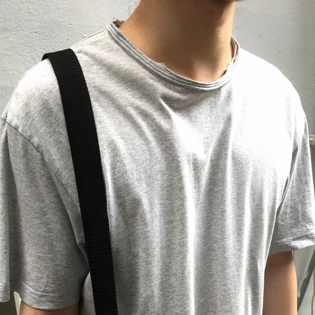 꼼데가르송 셔츠 디스트로이드 넥 반팔 티셔츠