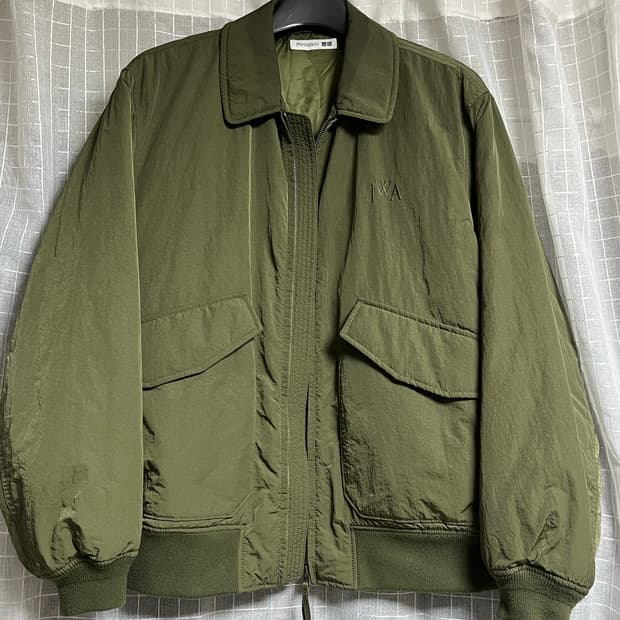 유니클로 jwa 패디드 숏 블루종