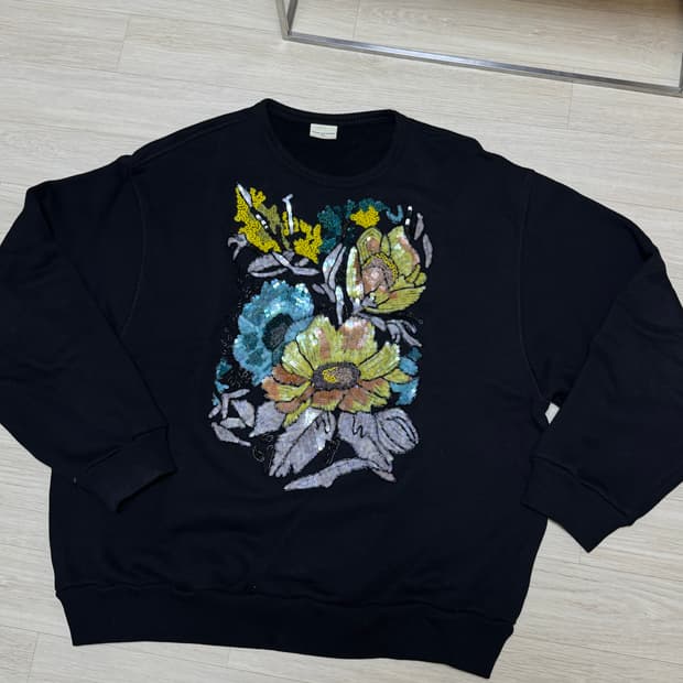 드리스반노튼 플라워 비즈 맨투맨 L