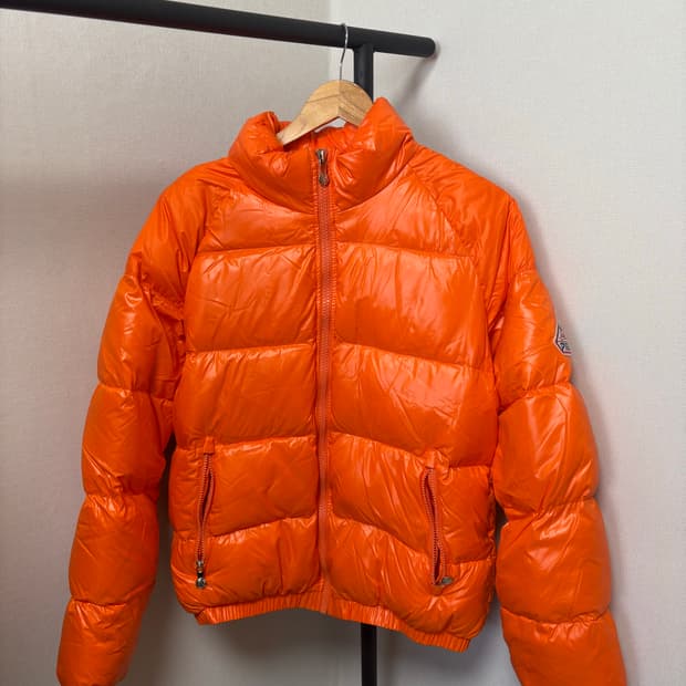 피레넥스 유광 주황색 패딩