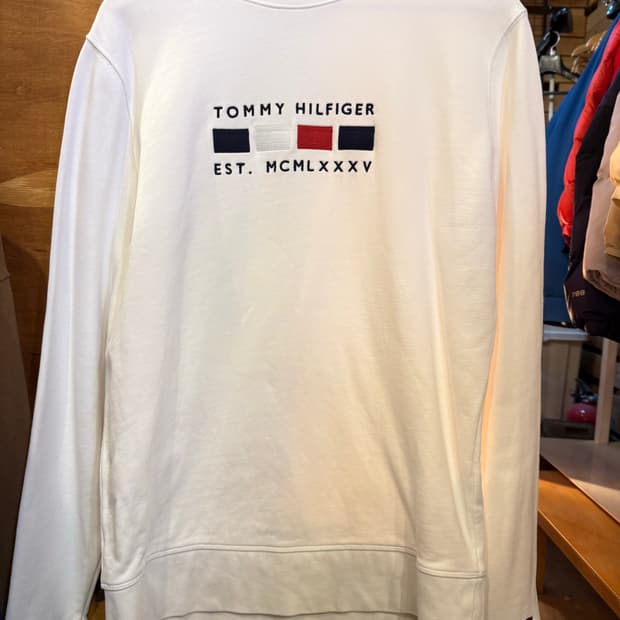 타미힐피거 자수 화이트 맨투맨
