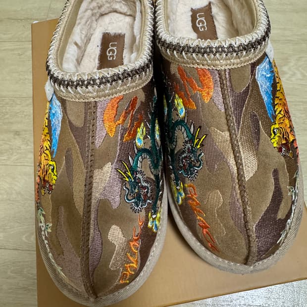 [260] 어그 x 팔라스 타스만 슬리퍼 체스트넛 카모