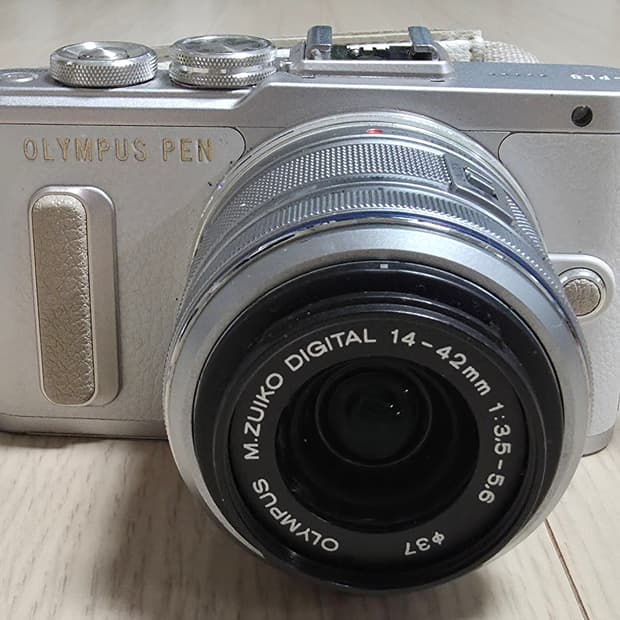올림푸스 펜 E-PL8 미러리스 디지털카메라