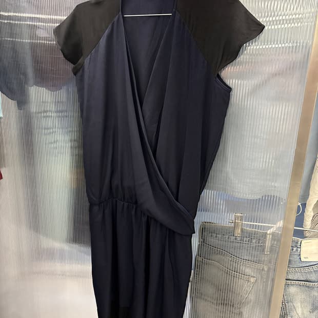 브이넥 랩 드레스