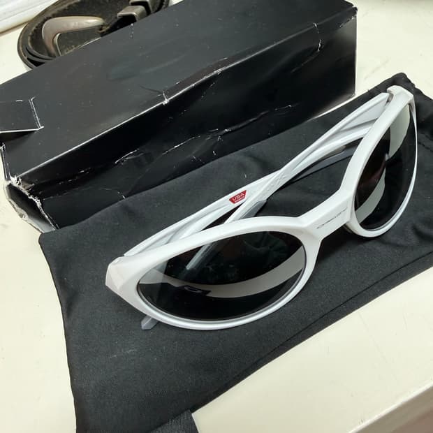 오클리 아이자켓 리덕스 화이트