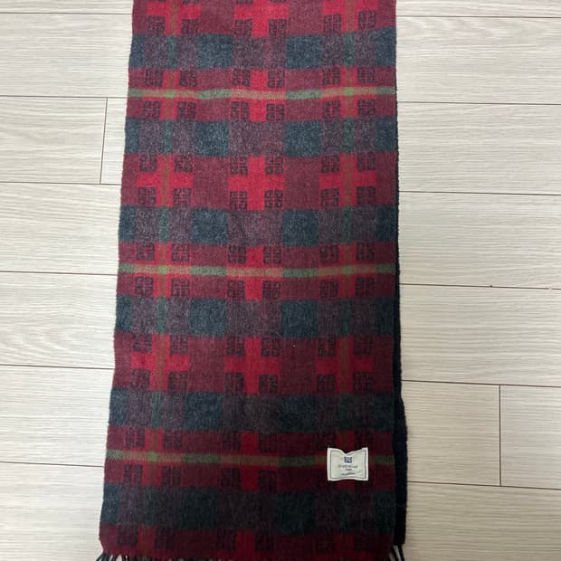 지방시 체크 패턴 머플러