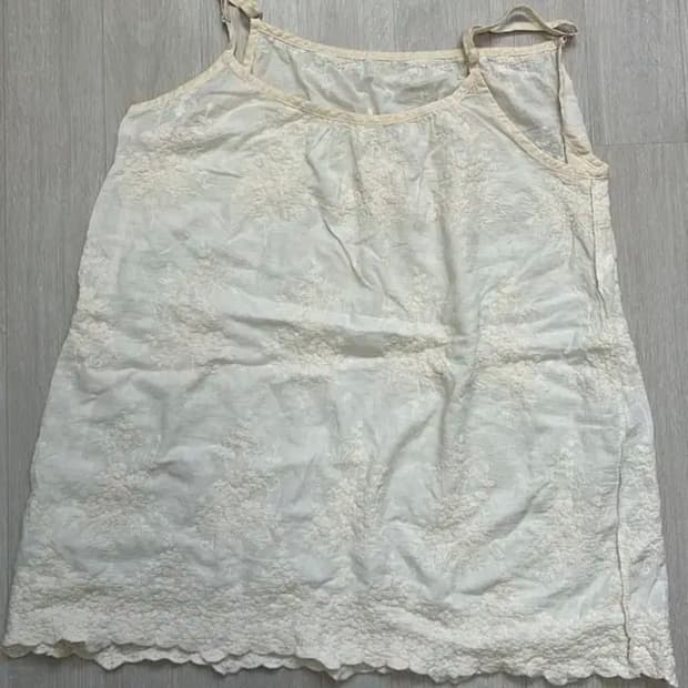빈티지 레이스 베이지 끈조절 가능 나시