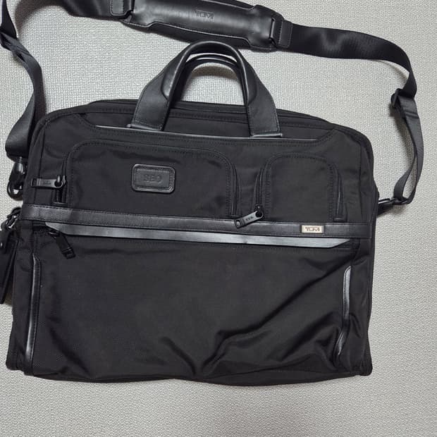 투미 서류가방 팝니다