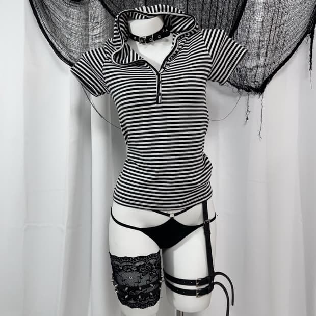 stripe hood t-shirt