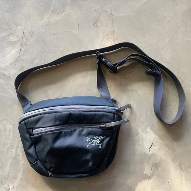 아크테릭스 맨티스 1 웨이스트팩 그레이