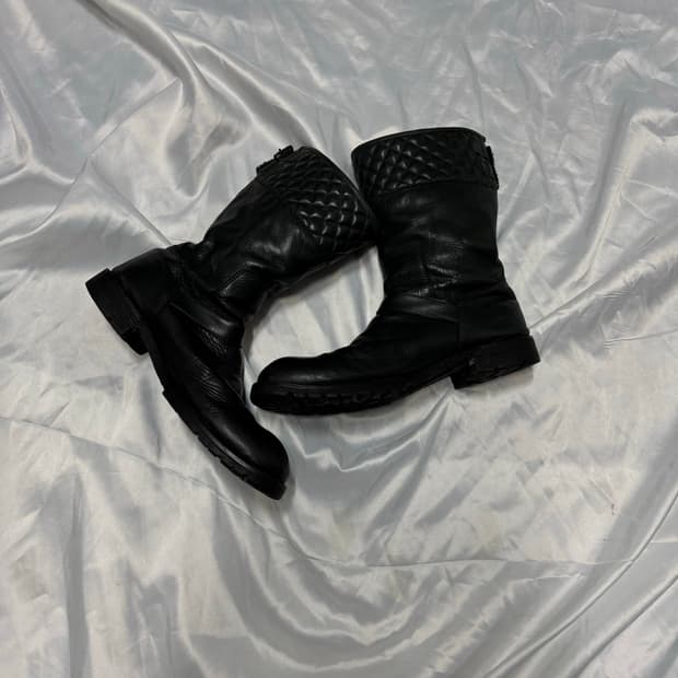 Shellac quilted leather engineered boots