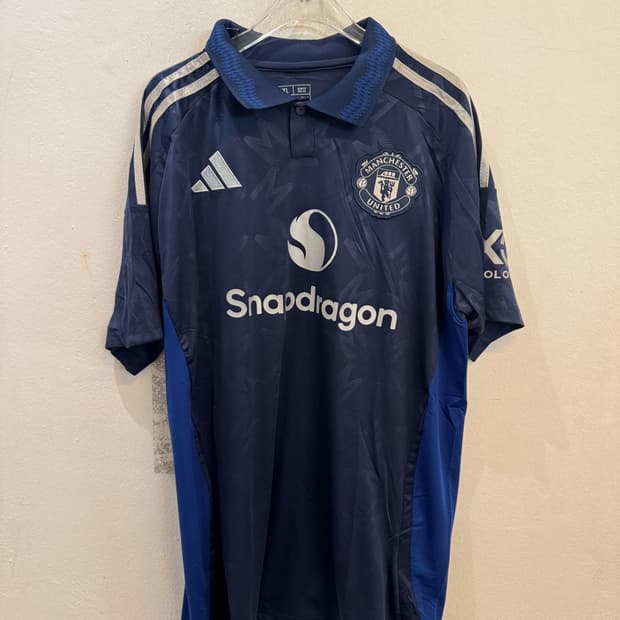 Adidas Manchester United Uniform