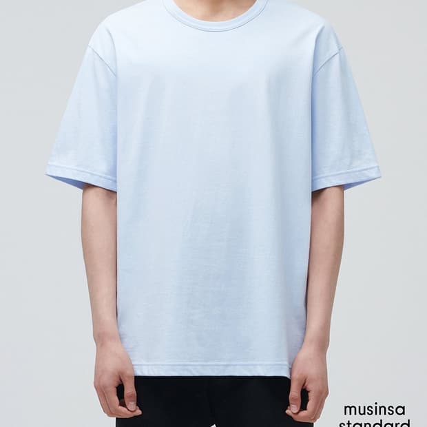 무신사 스탠다드 릴렉스 핏 크루 넥 티셔츠 스카이 블루