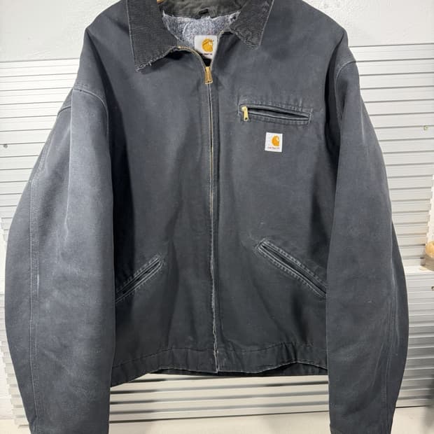칼하트 J01 디트로이트 자켓 블랙