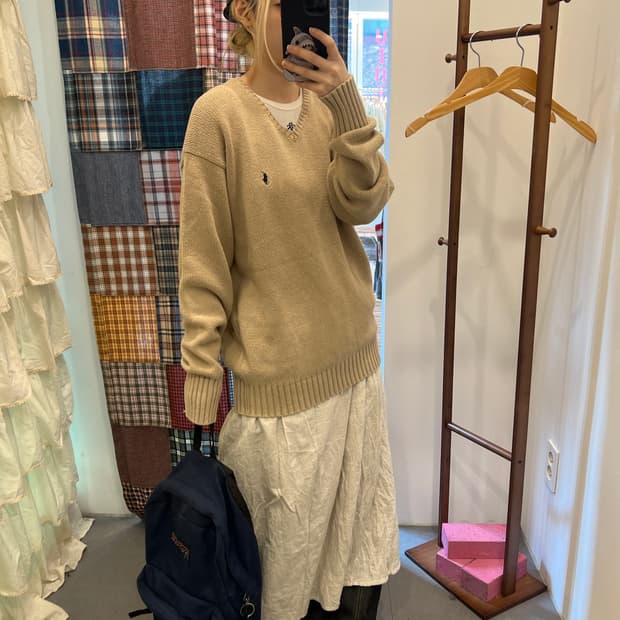 폴로 베이지 니트 