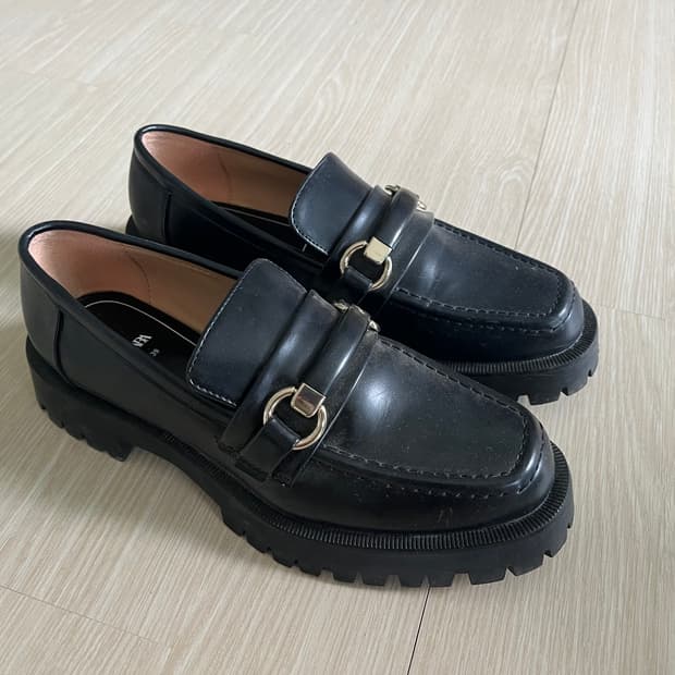자라 블랙 로퍼