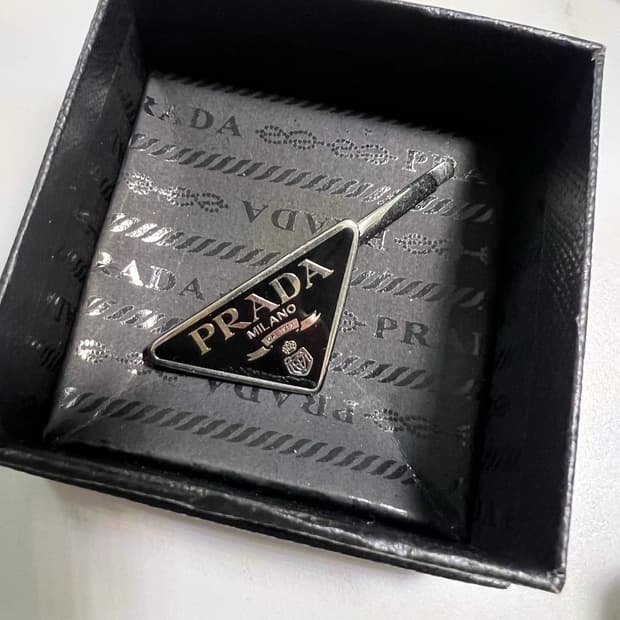프라다 헤어핀